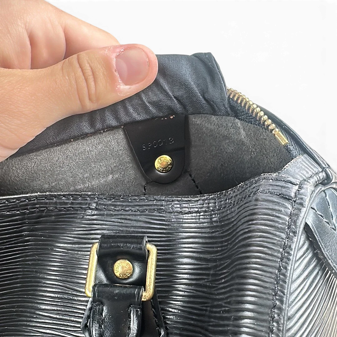 Louis Vuitton Speedy 25 Épi Noir — Taille UNIQUE — Photo 9/11 #État_Très bon état