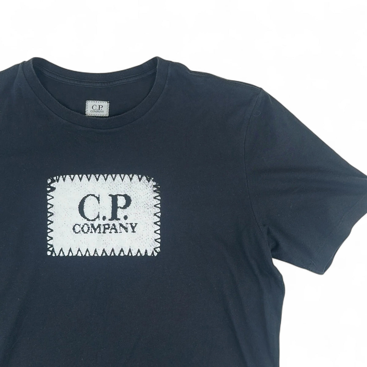 C.P. Company T-Shirt Small Logo Label — Taille L — Photo 2/3 #État_Très bon état · Pièce 1