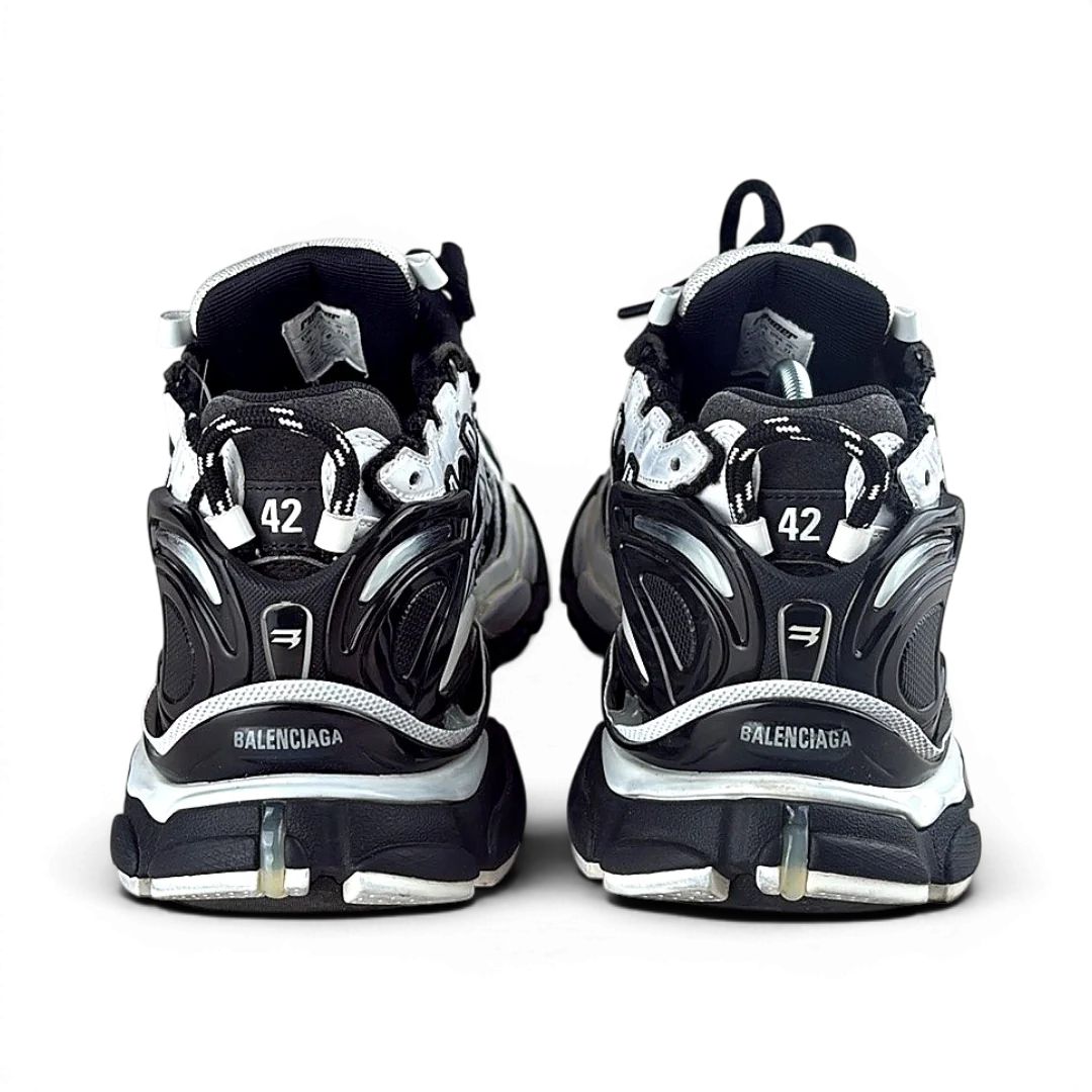 Balenciaga Runner — Taille 42 — Photo 3/5 #État_Très bon état · Avec boîte